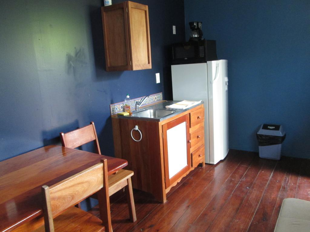 Axios Sun Apartments Caye Caulker Ruang foto